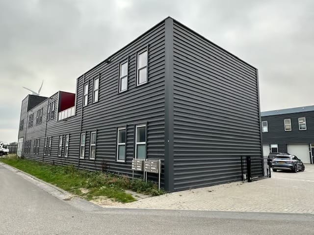 DaRa Car locatie aan 4e Regimentsdok in Nieuwegein